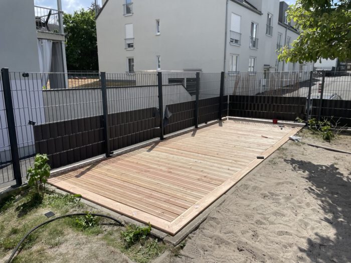 Neues Sonnendeck im Kitagarten der Feuerkuhle